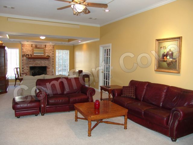 Comfort Cove in the living room - image 9.